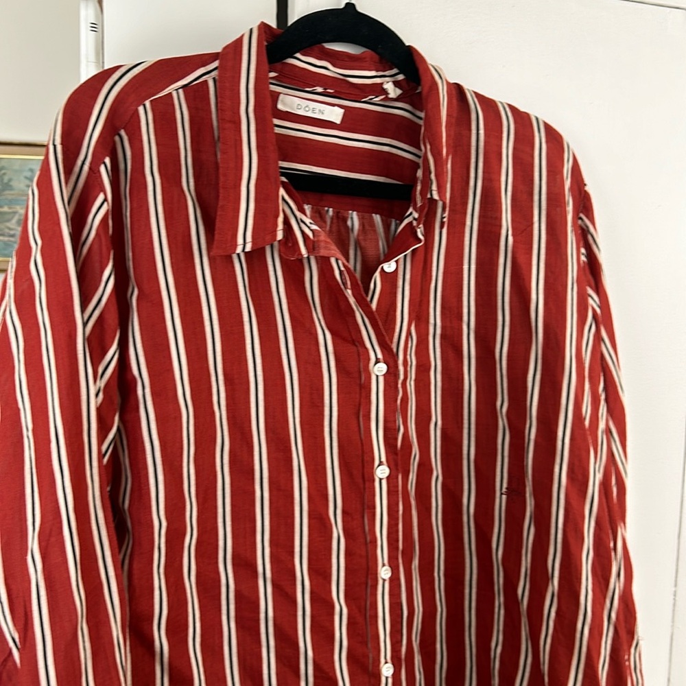 Doen button down size large